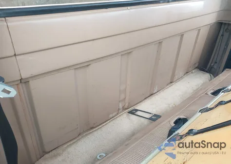 1983 Ford F100 z USA, uszkodzony, nr VIN 1FTCF10Y1DPA08516